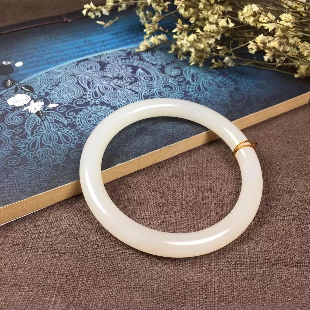 什么玉镯好养又养人,适合女生戴养人的玉镯