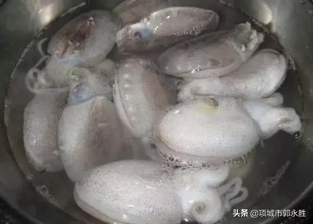 买回来的冰冻墨鱼怎么煮小了,冰冻墨鱼如何煮粥