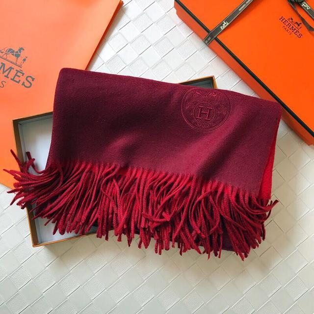 今年最流行的十款围巾,今年最潮围巾15种戴法视频