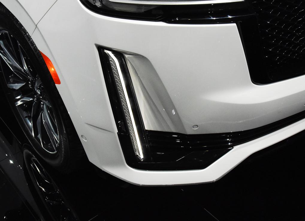 “浴皇大帝”凯雷德运动版，气场不比揽胜差，车长近5.4m+623N·m