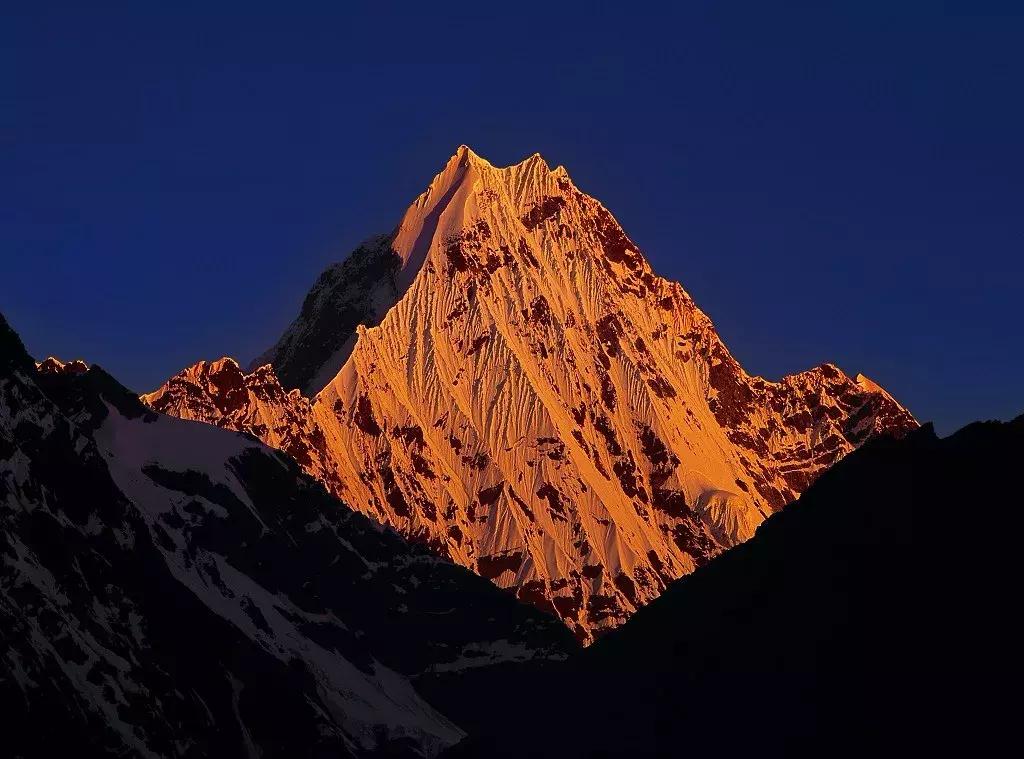 看阿坝县全景,阿坝环线海拔一览表