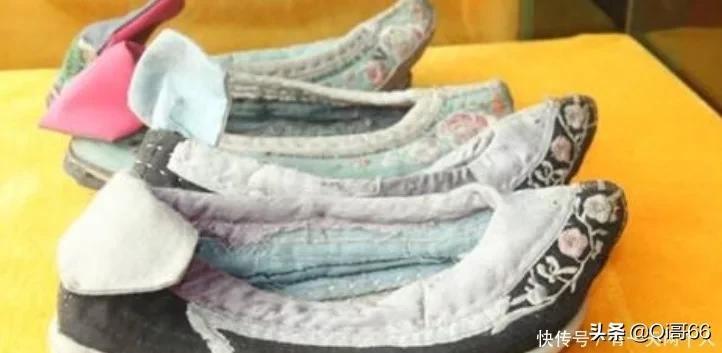 古人的鞋尖翘起有什么说法,古人鞋子为什么往上翘