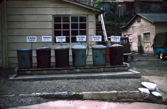 21张罕见的历史老照片：1931年在英国街头香烟贩卖机，投一币一支