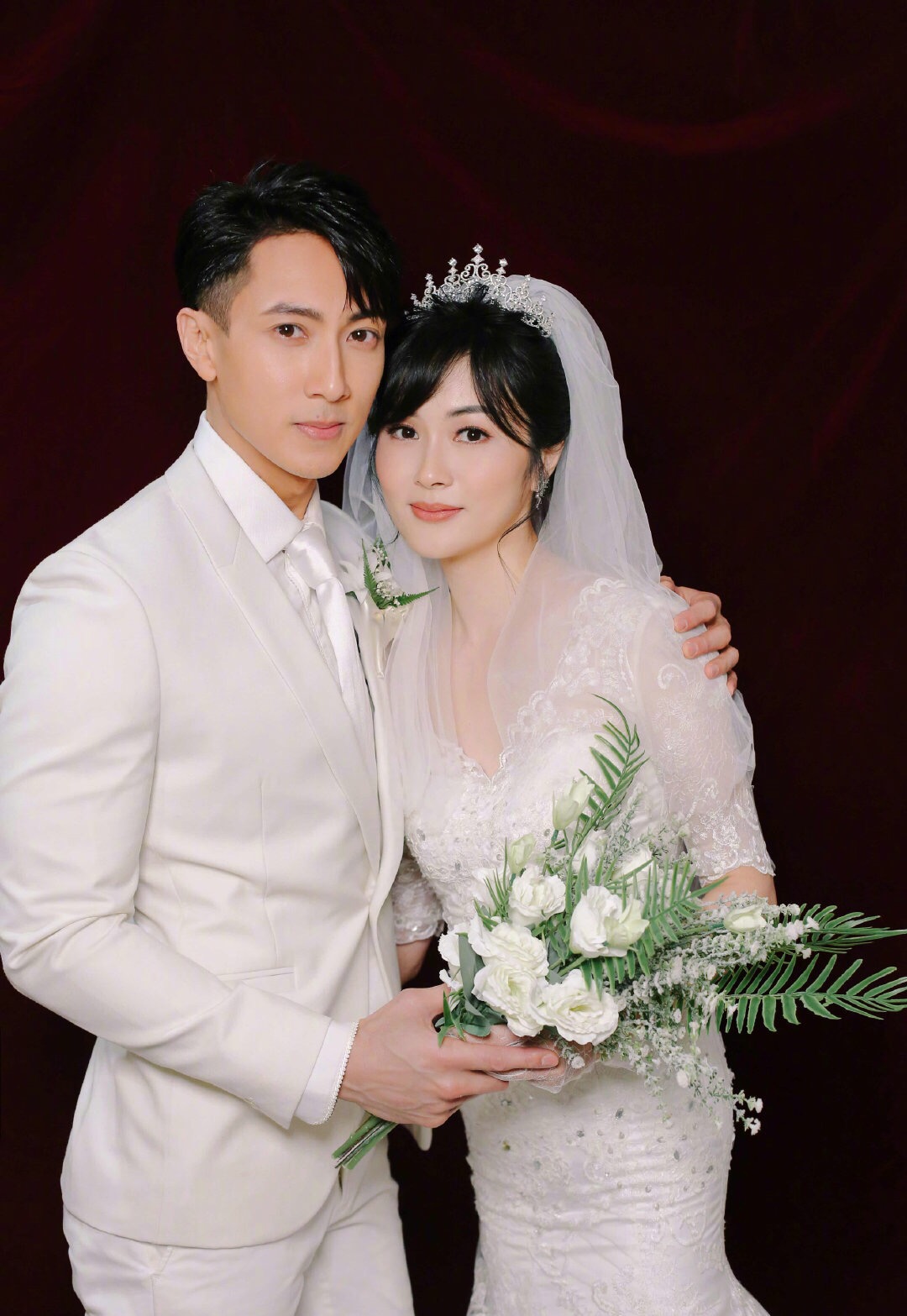 前台湾偶像组合成员婚纱照一出：原来这就是现实中王子公主般爱情