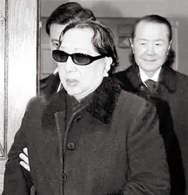 孔令仪携天价嫁妆下嫁凤凰男,孔令仪和穷小子结婚视频