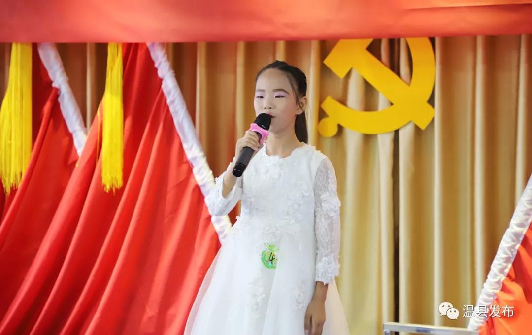 六岁孩子听感人朗诵,孩子朗读被感动