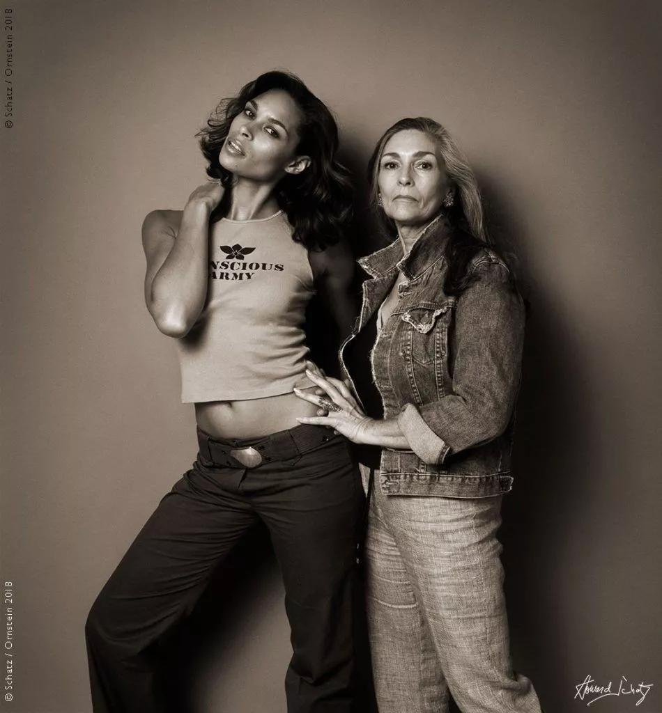 模特们啊~~妈妈的基因太强大，据说“女儿会偷走麻麻的美丽？