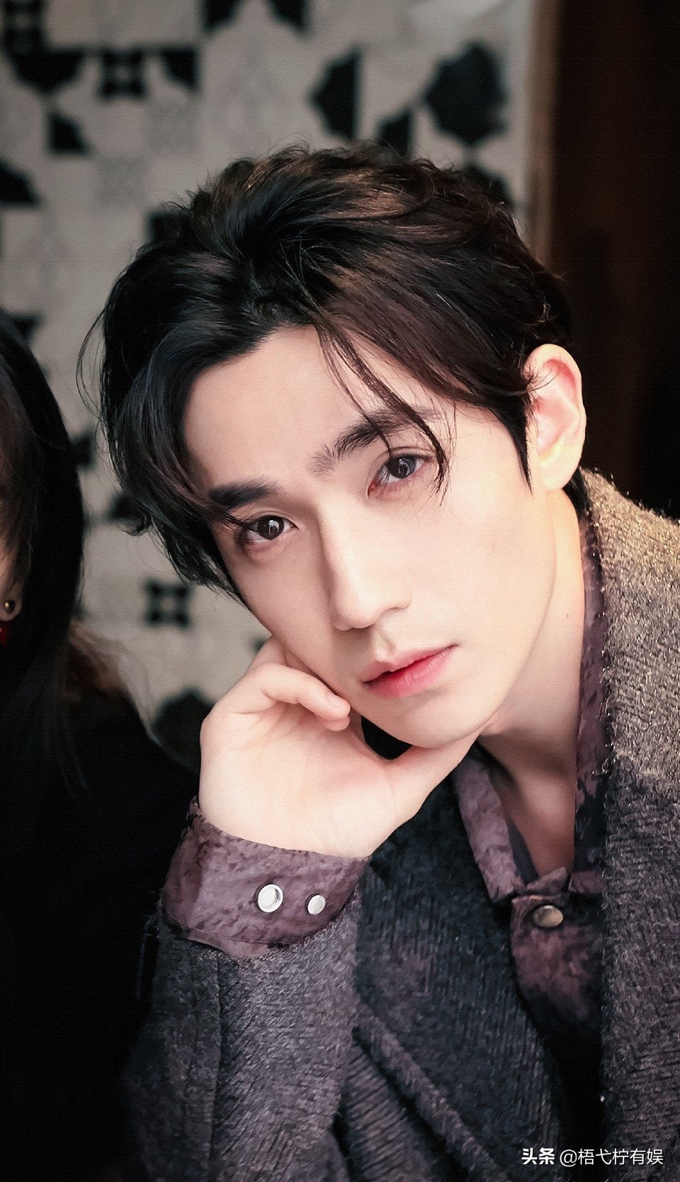 朱一龙获最受关注度演员,眉眼好看的男明星朱一龙