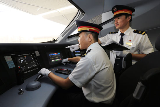 高铁司机工资最高可达多少,高铁司机的工资一般有多少