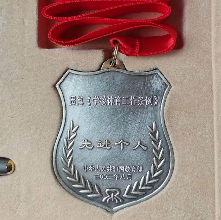 他是峰峰体育界的传奇，他的学生桃李满天下