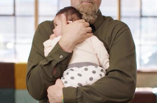 宝宝吮手指危害,宝宝吸手指上瘾