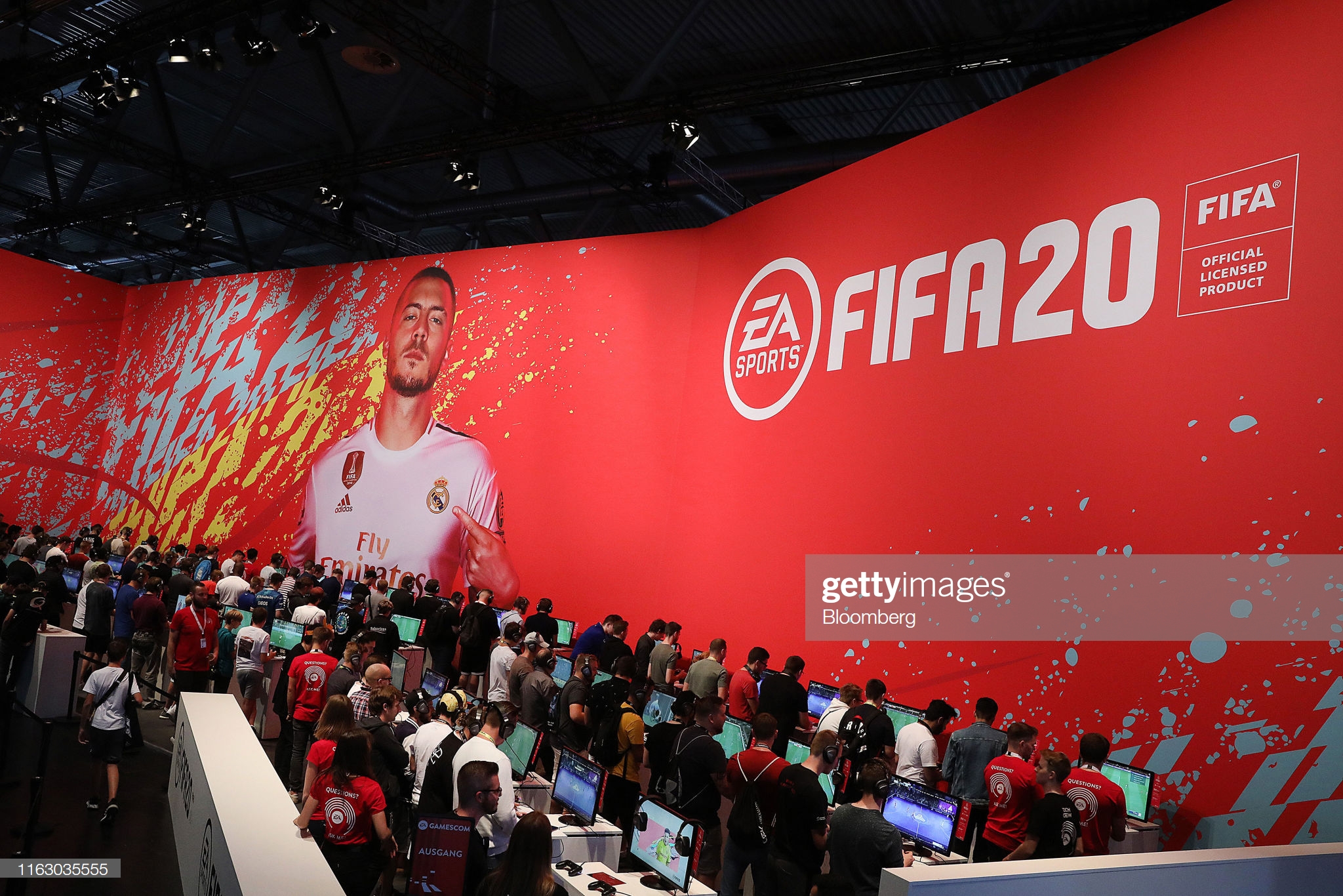 FIFA20姆巴佩一人撕毁巴萨后防线，这个进球你打几分？