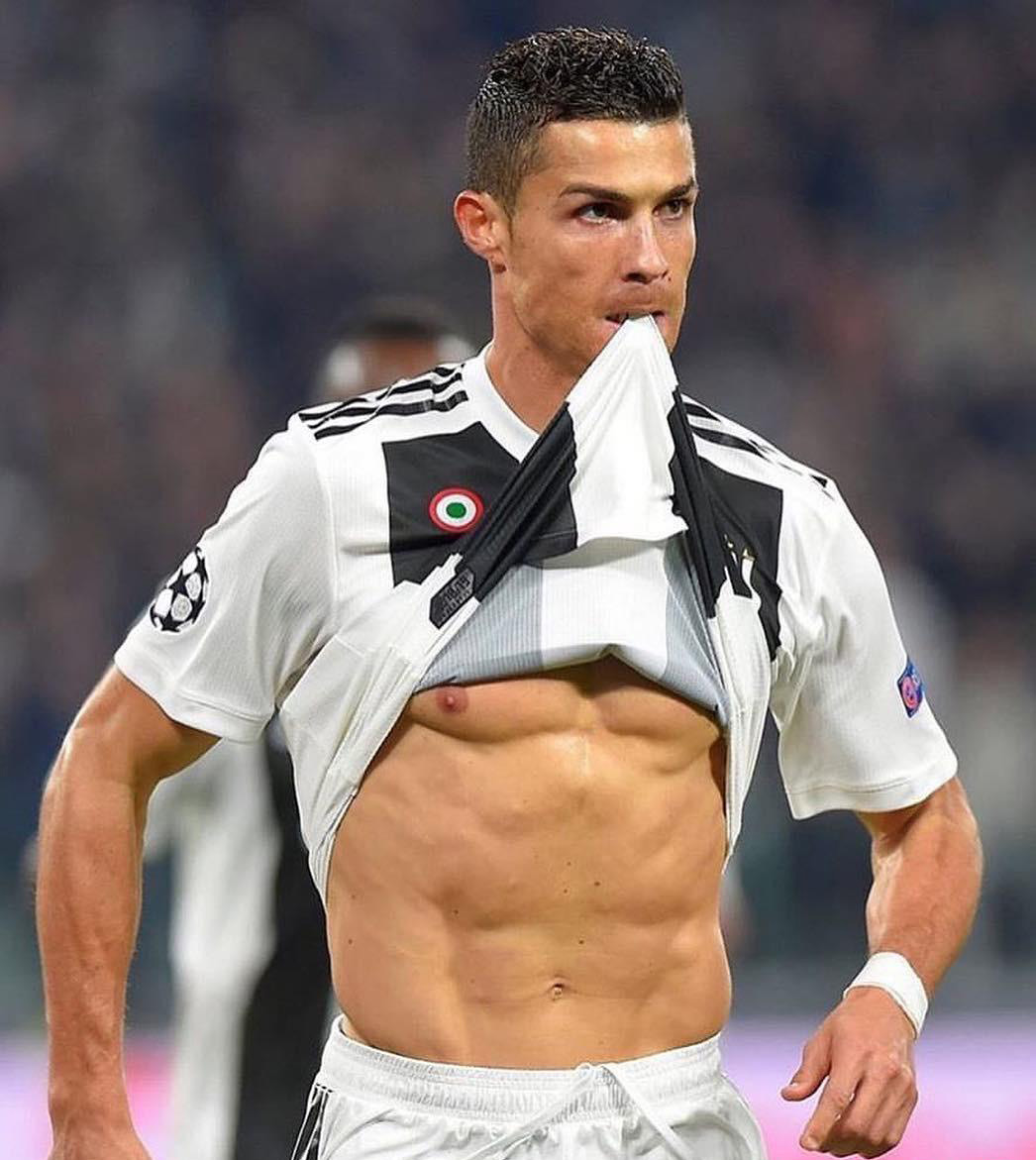 c罗和他的12任女友们的故事,c罗到底有几个女朋友