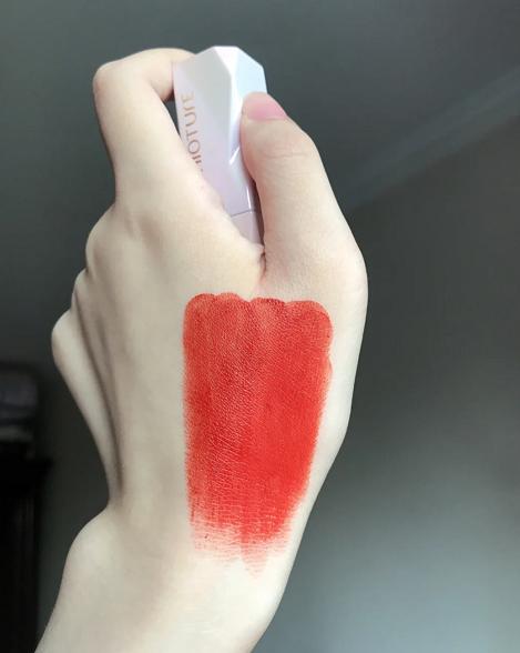 国货口红稚优泉,稚优泉和美康粉黛哪个口红不沾杯