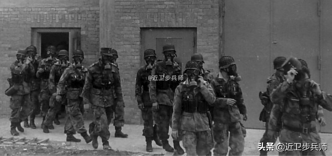 二战军用德式钢盔,二战德国装备了多少单兵铁拳部队