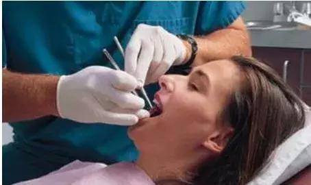 拔完牙吐口水有血,拔完牙为什么不能吐口水