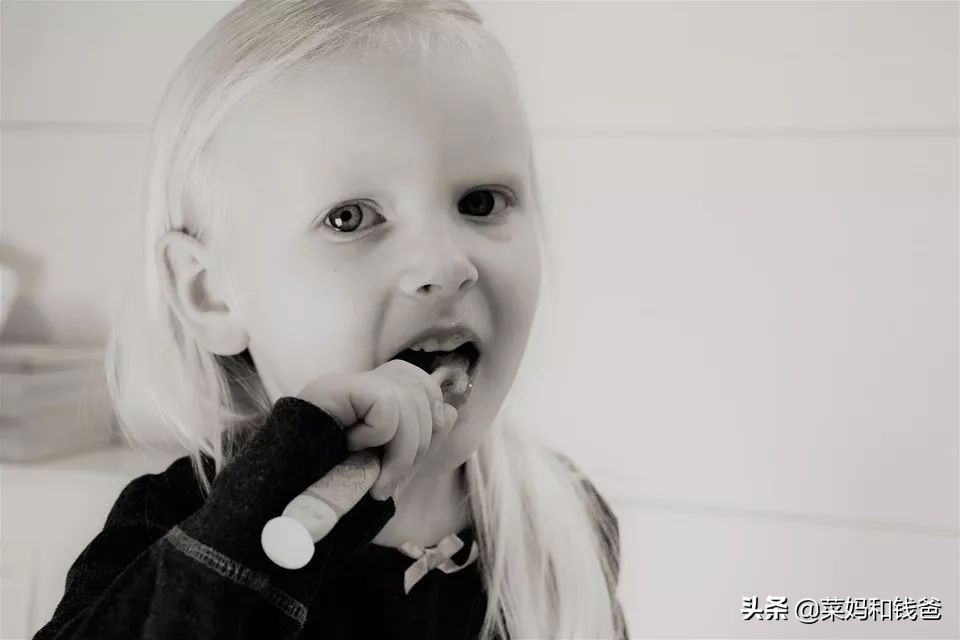 给宝宝用牙膏哪种比较好,给孩子选什么牌子的牙膏好