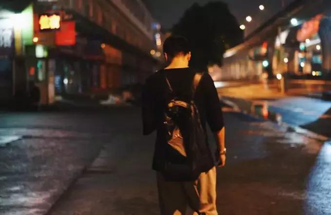 5千工资还贷4千 (夫妻收入1万还贷6000压力大不大)