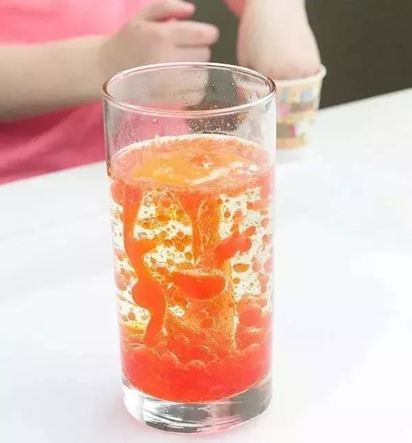 这位妈妈太厉害了！仅靠5个简单的水实验，就把哭闹的孩子哄好！