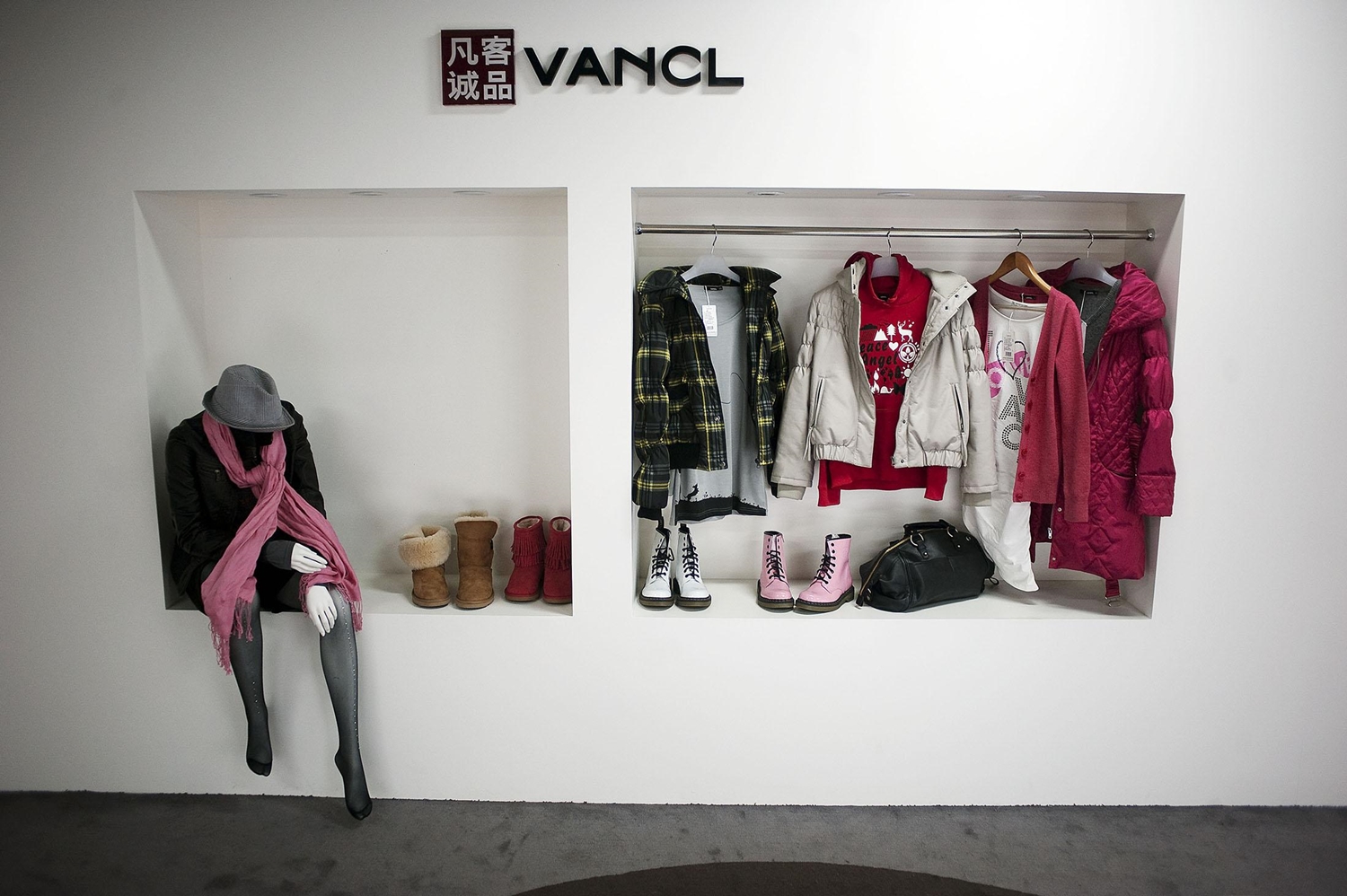 电商巨头的没落，曾有8000万用户销售额40亿，如今连雷军都放弃了