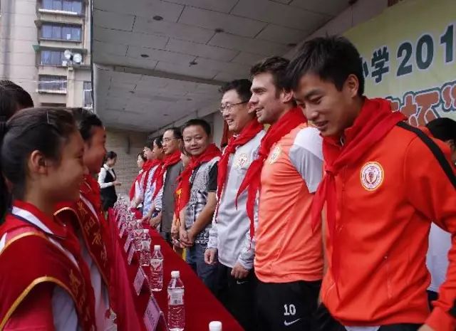 璐靛窞鐪佺殑瓒崇悆闃熷憳,璐靛窞4鍚嶅皬灏嗗叆閫夋牎鍥冻鐞冨浗瀹堕槦