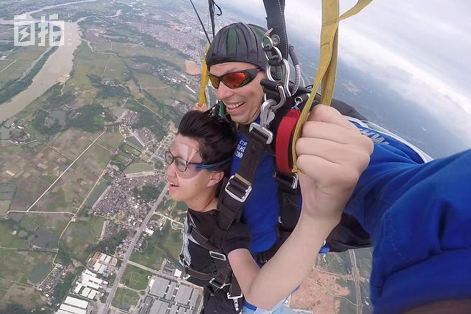 我,坐轮椅的大学生,上天能跳伞、下海能潜水,像普通人一样生活