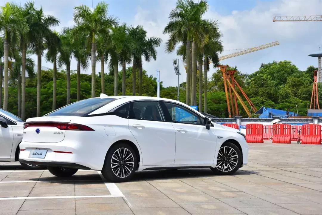 广汽埃安aions机械钥匙怎么使用,广汽埃安aions钥匙怎样换电池