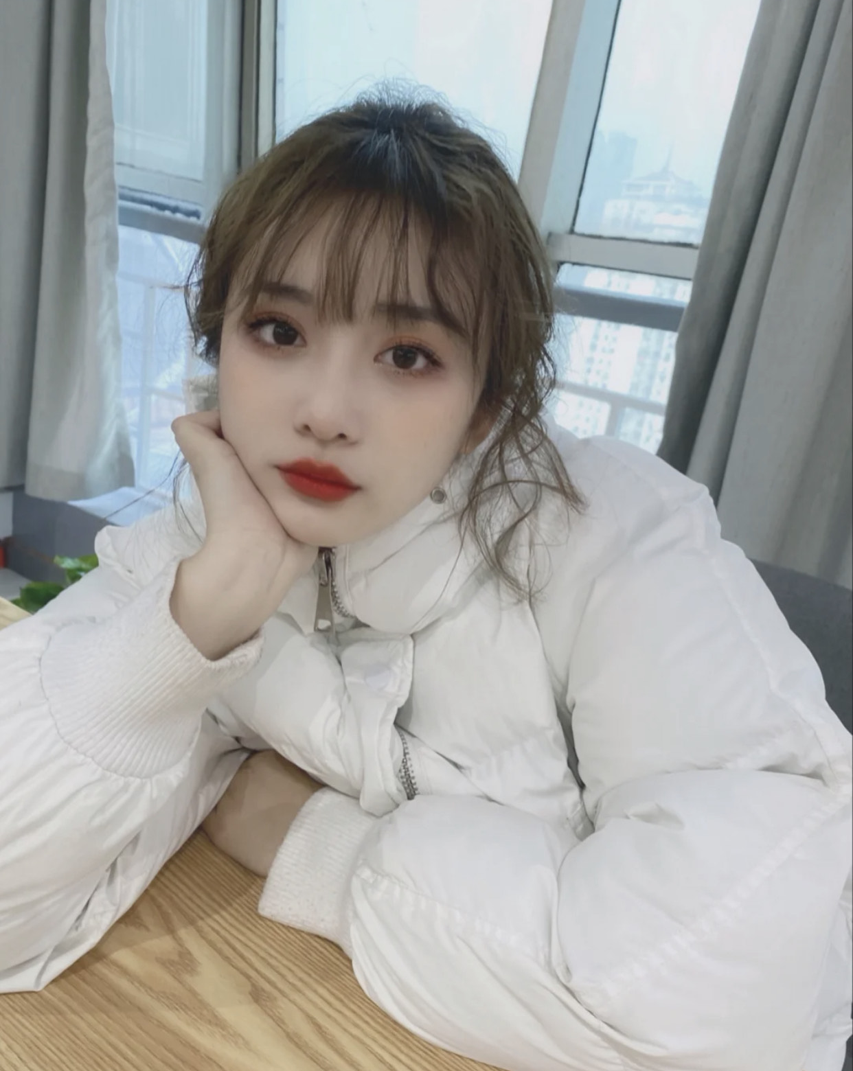 显脸小的空气刘海,空气刘海是什么脸型都适合吗