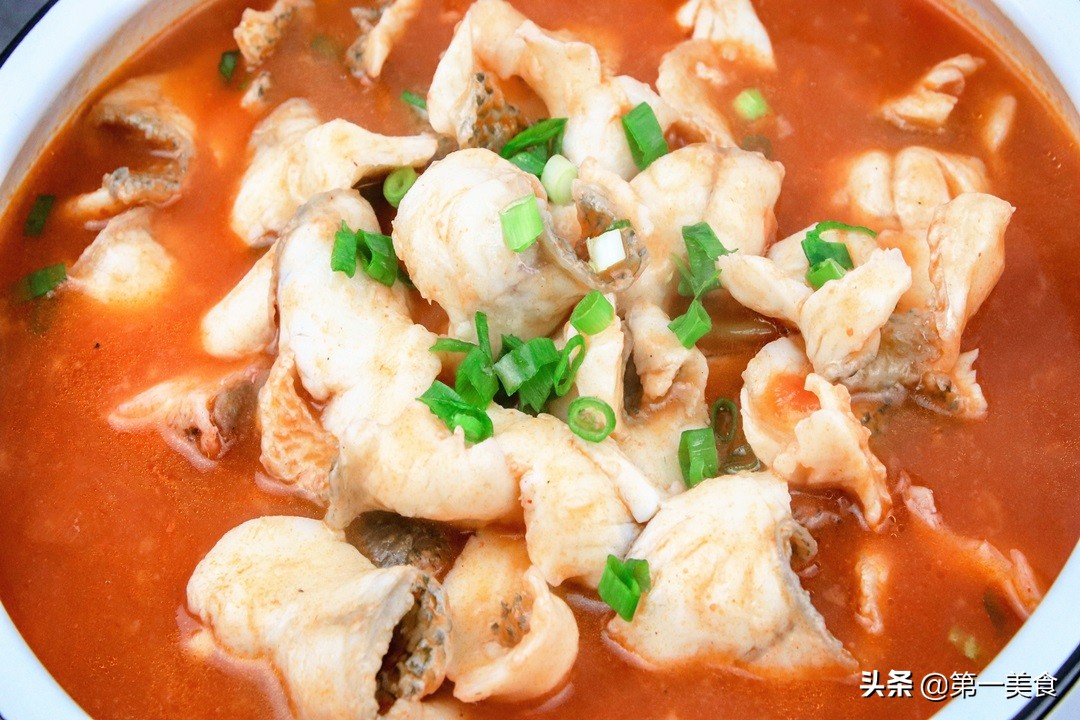 鲈鱼这个做法火了比清蒸的鲜香,鲈鱼不用清蒸这样做也很好吃