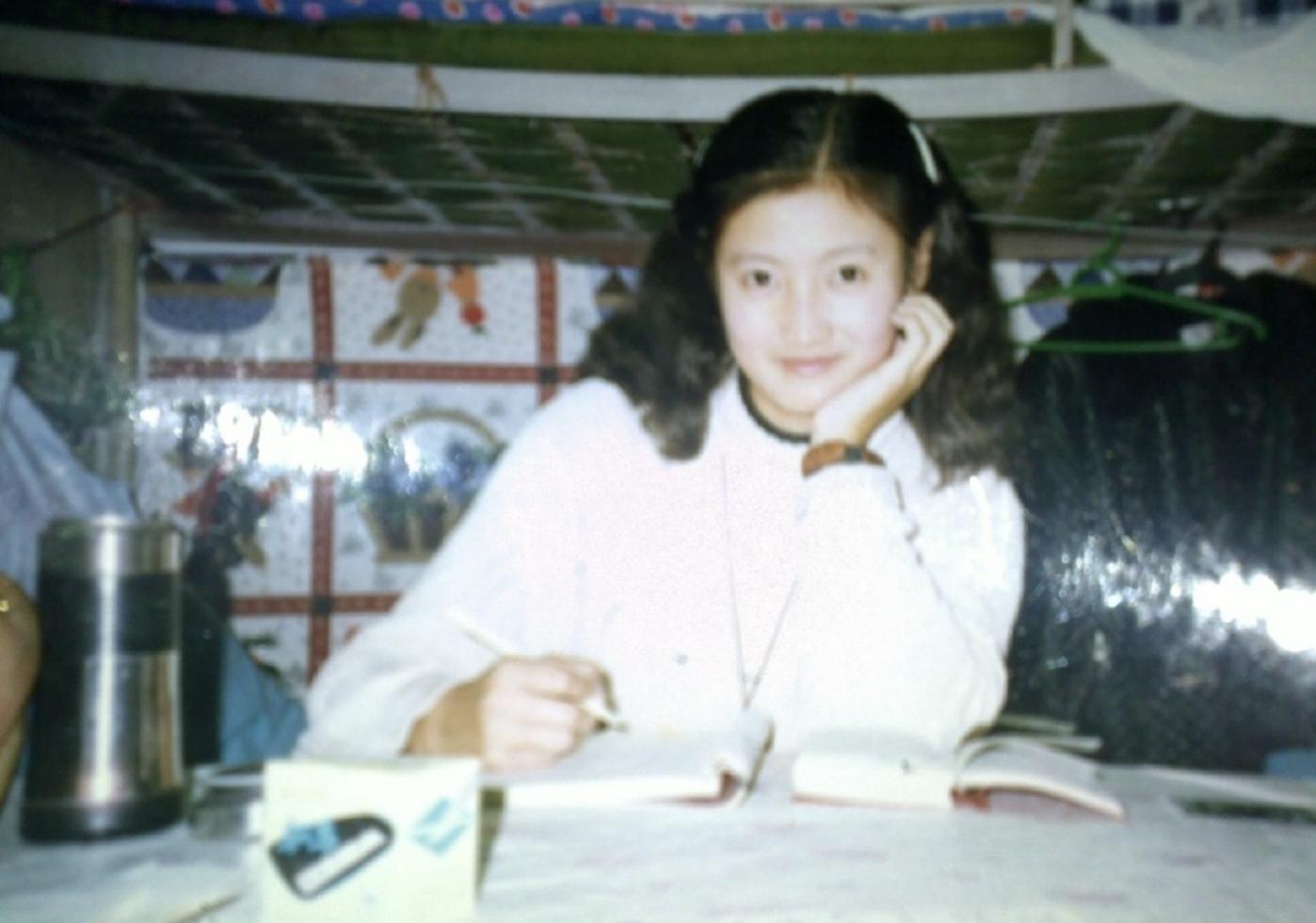 月亮姐姐李梓萌刚强春妮合照,春妮月亮姐姐李梓萌刚强同台