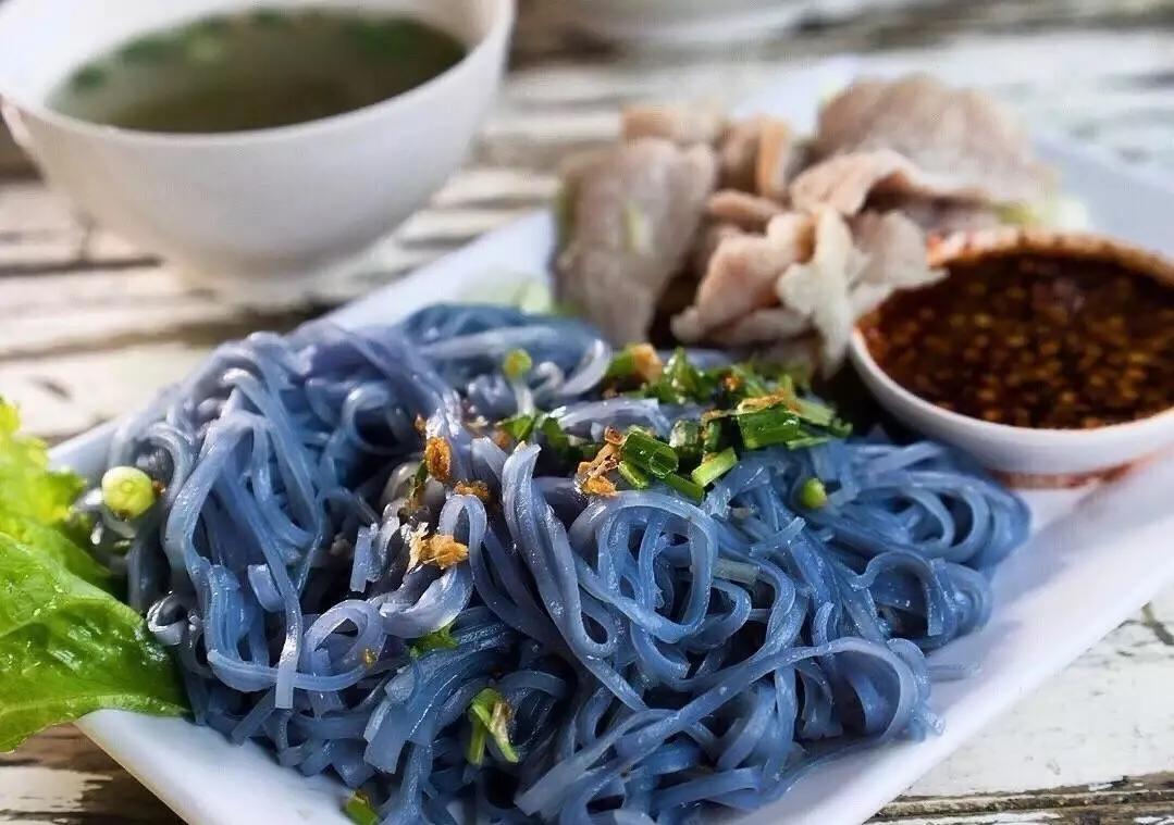 为什么泰国人要穿粉红色,去泰国为什么要穿红色衣服