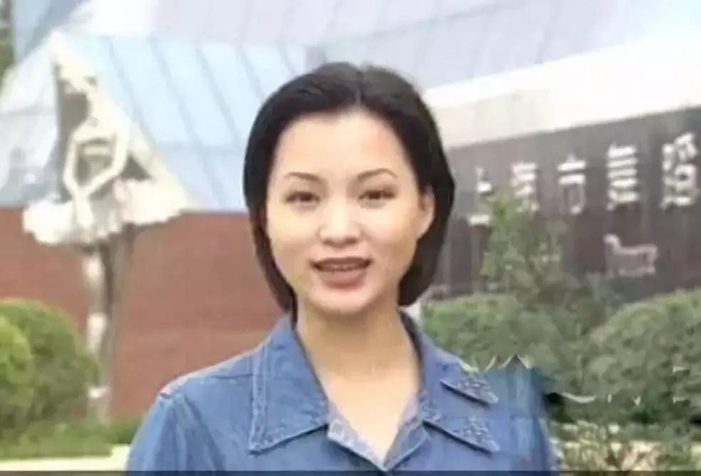 人生娱乐,童年董卿