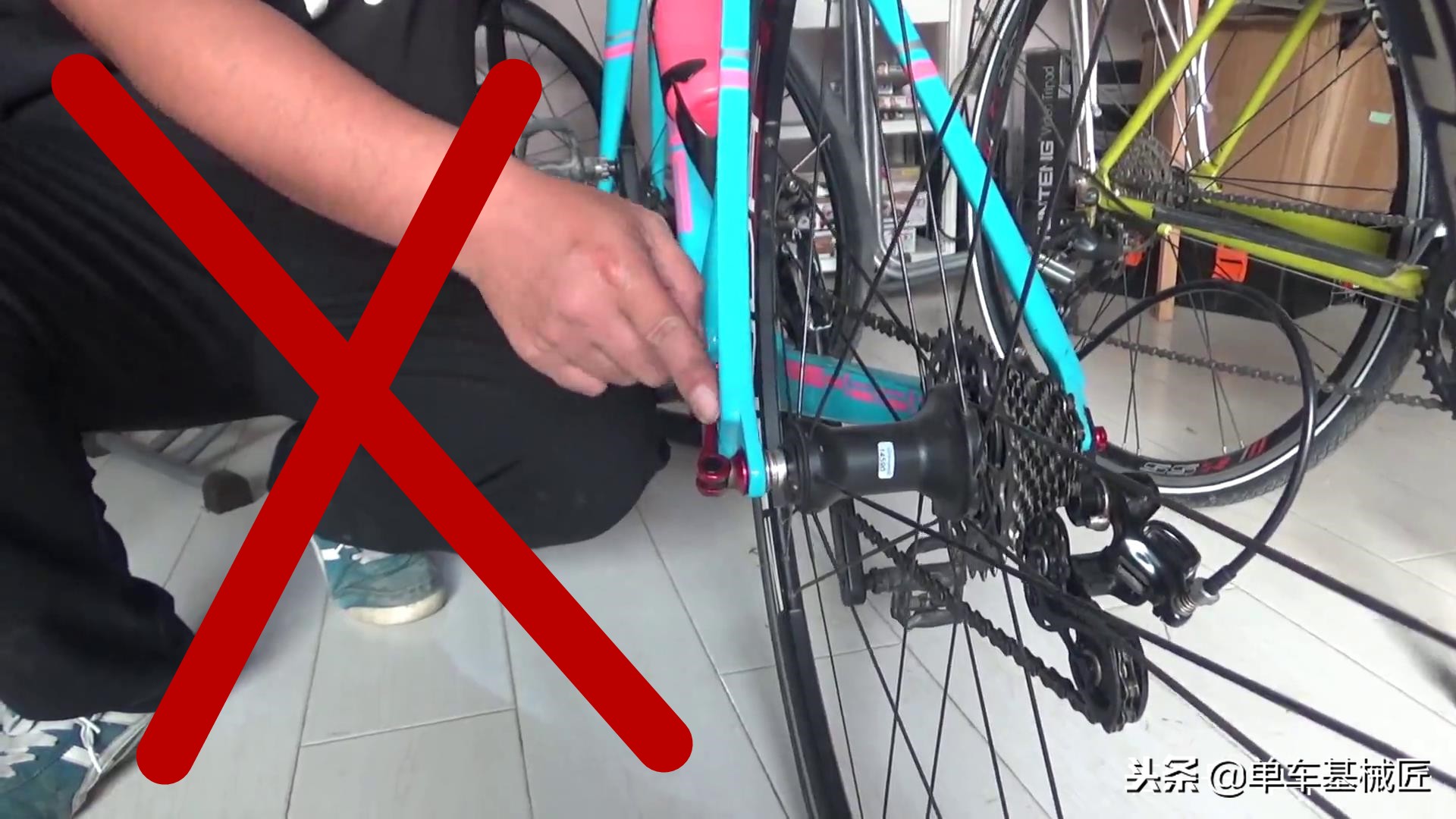 普通自行车后轮轮胎拆卸视频教程,普通自行车如何拆卸自行车后轮
