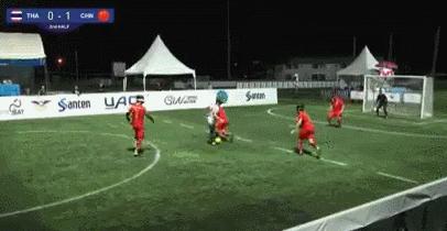 国足梅西单刀破门,盲人国足阿根廷