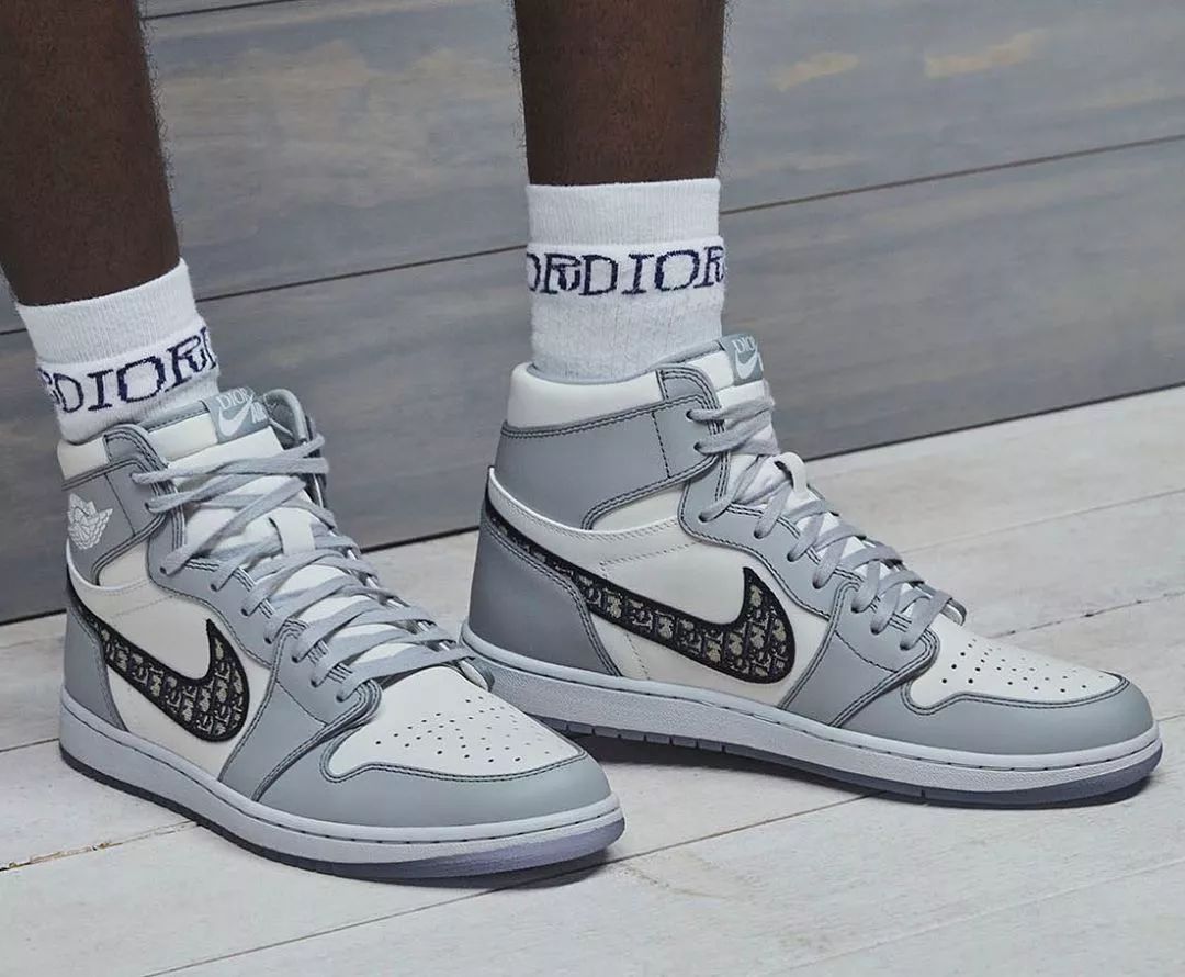 李宁回应炒鞋贩子,李宁安踏多款球鞋下架