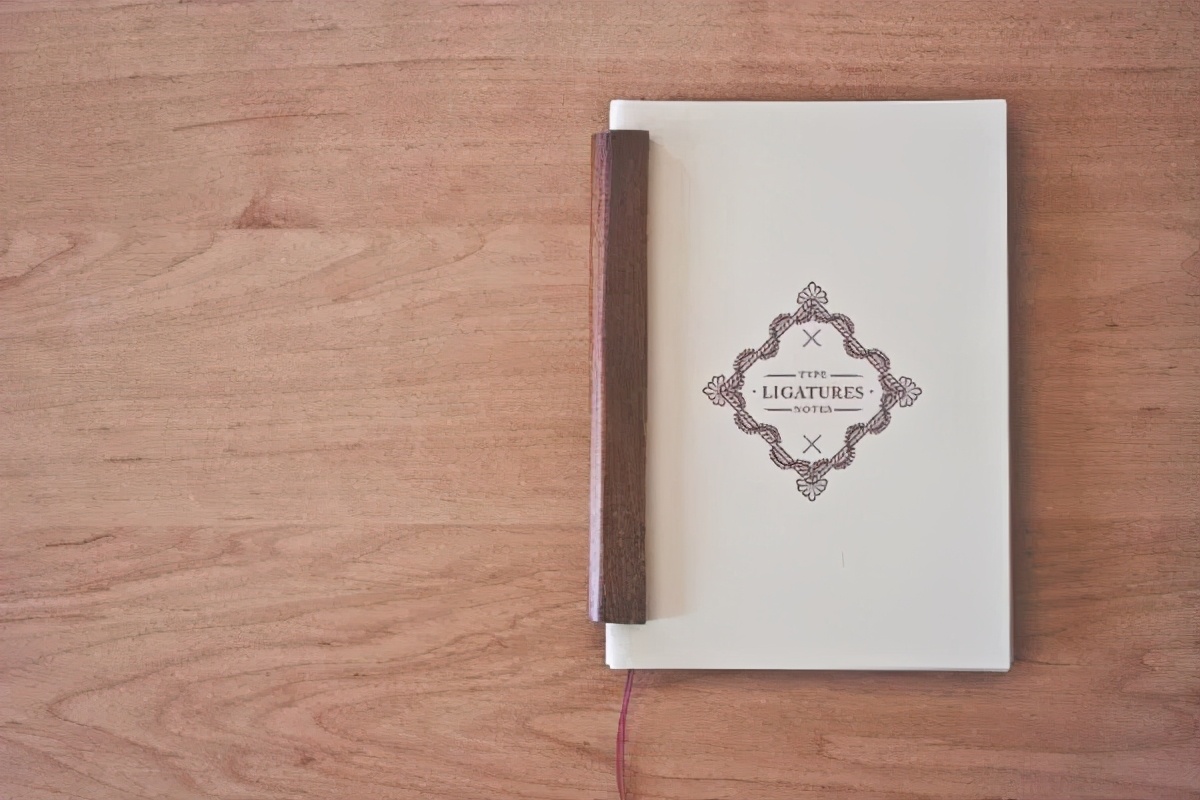 数字媒体艺术用的笔记本电脑,苹果笔记本艺术字体