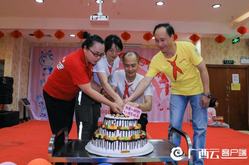 大爱若水　润泽无声丨“草根”公益人陈词和他的爱心团队故事