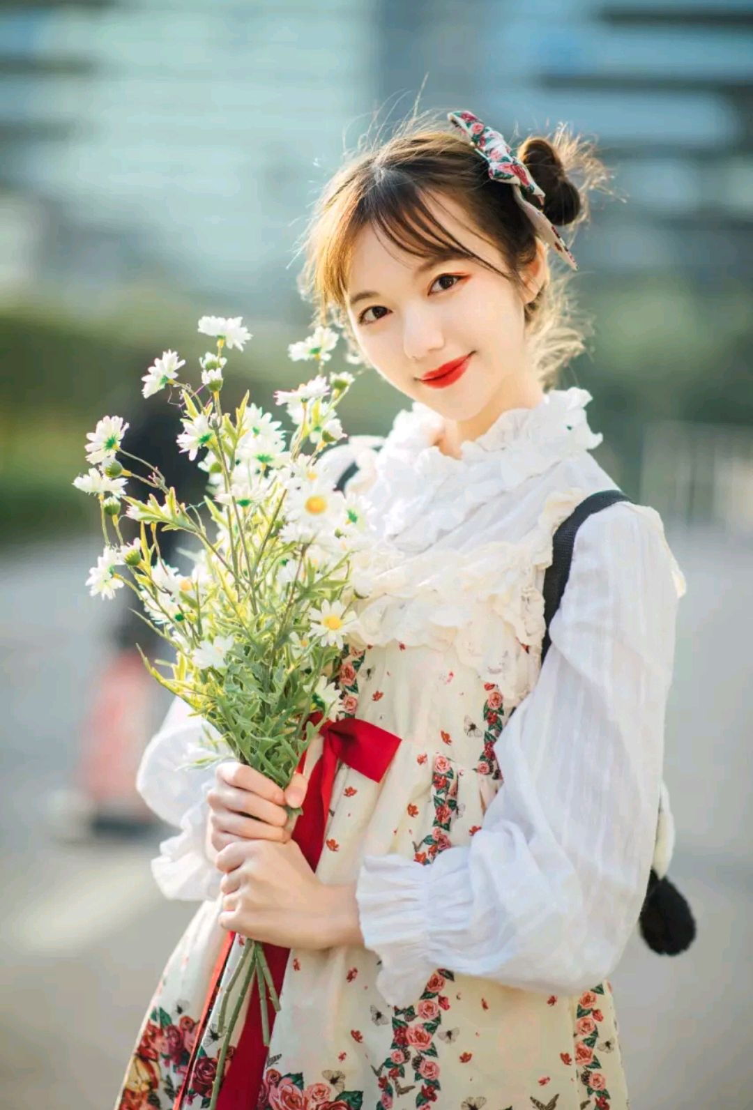 拿相机拍照怎么拍好看,拿照片拍照怎么拍