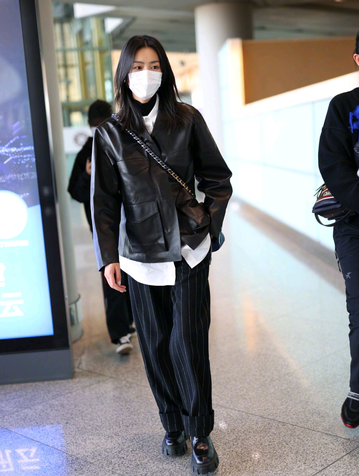 刘雯同款羊羔毛皮衣外套,刘雯的穿搭真高级