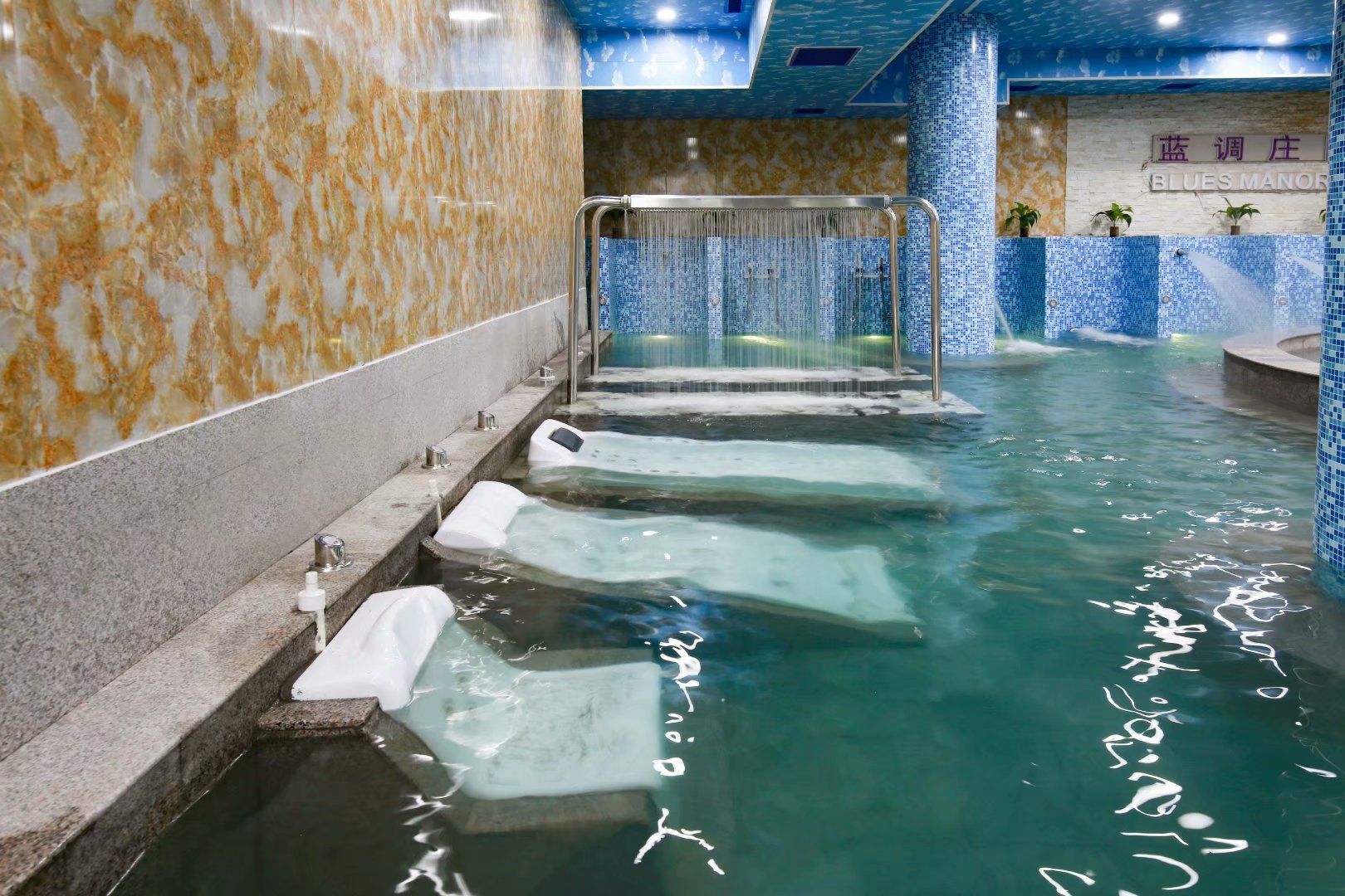 蓝调庄园温泉中心旅游攻略,冬天泡蓝调庄园温泉