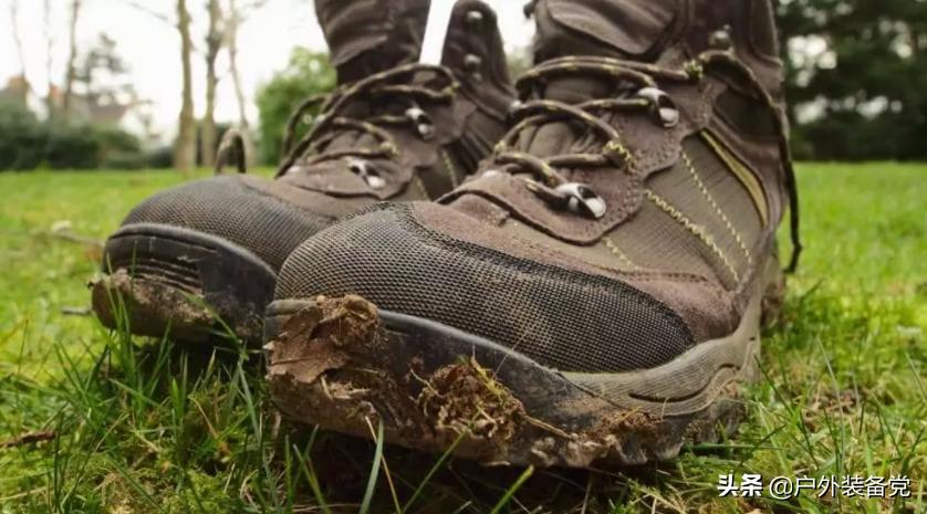 沙漠靴的正确清洗方式,登山靴脏了怎么清洗