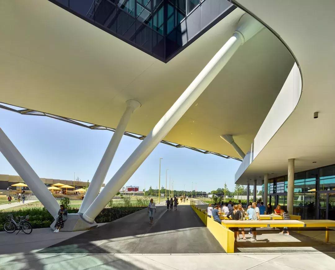 adidas总部照片,adidas总部上班