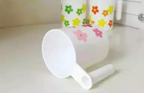 漱口杯脏的视频,家里脏的漱口杯换了