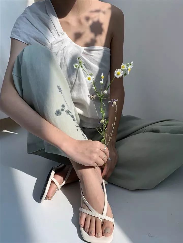 脚胖穿鞋两边鼓不好看,脚肥脚宽让鞋子变形怎么恢复原状