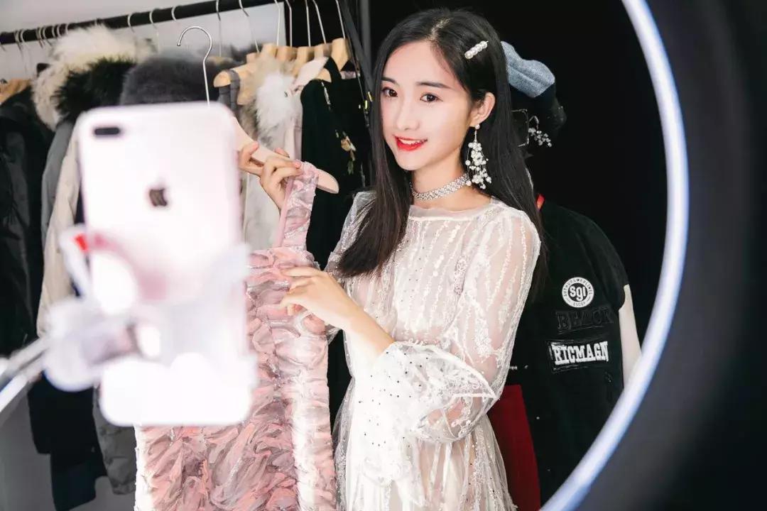 鐩存挱鐢靛晢鏉庝匠鐞﹀弻11 (鏉庝匠鐞︾О鐩存挱鐢靛晢琛屼笟姝ｅ湪娲楃墝)