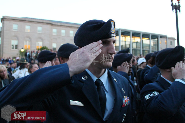 空军宪兵第四部分：安全部队制服配饰中的特色元素