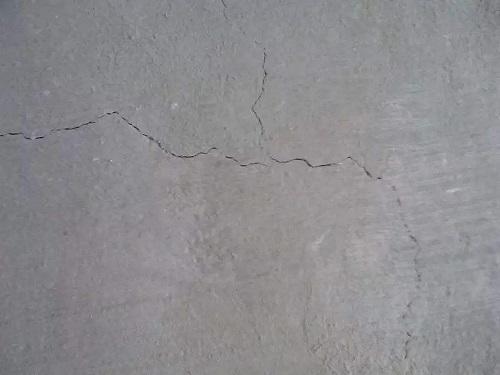 地暖回填开裂影响地砖吗,地暖回填层开裂对地暖的影响