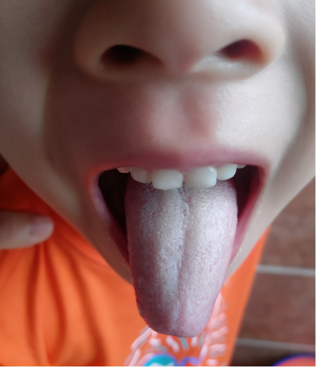 刚入睡就哭反反复复睡不好,一到晚上就情绪崩溃要哭睡不着