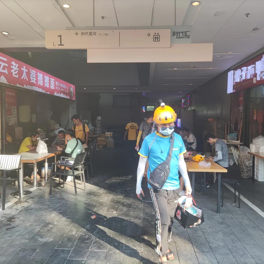 外卖小哥一天跑单13小时真实收入,月入过万外卖小哥工作多少个小时