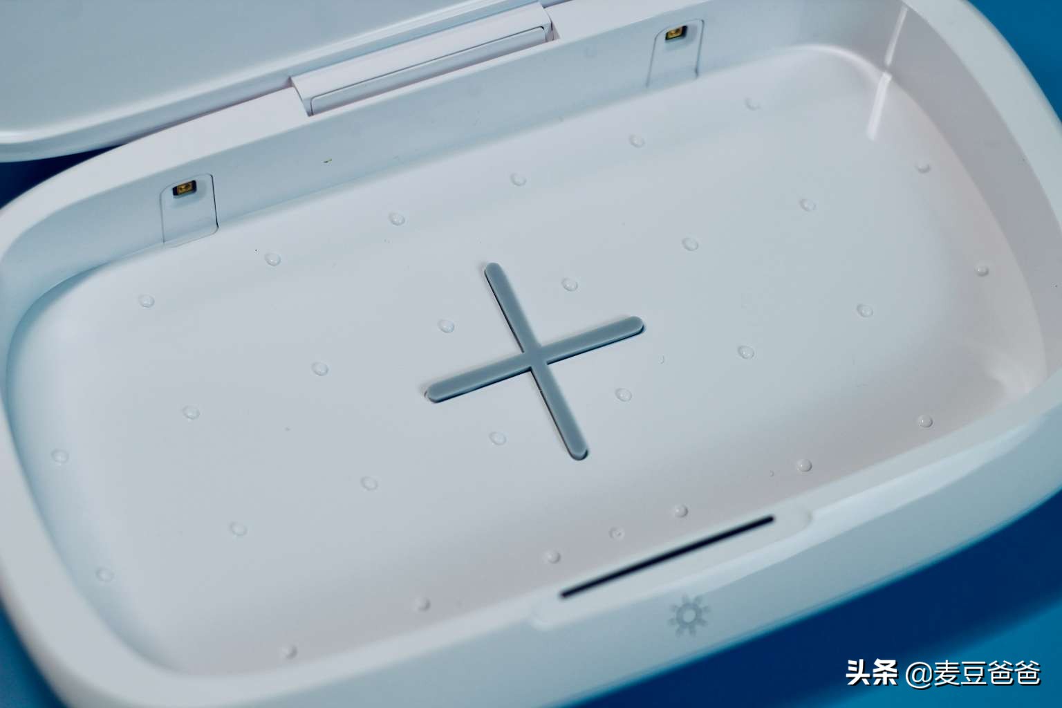 给你的EDC设备消消毒——耐尔金紫外线杀菌无线充电盒体验